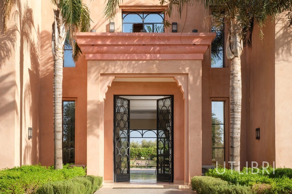 Extraordinary villa, Road to Fes