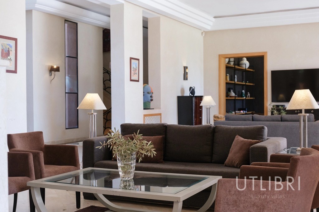 Extraordinary villa, Road to Fes