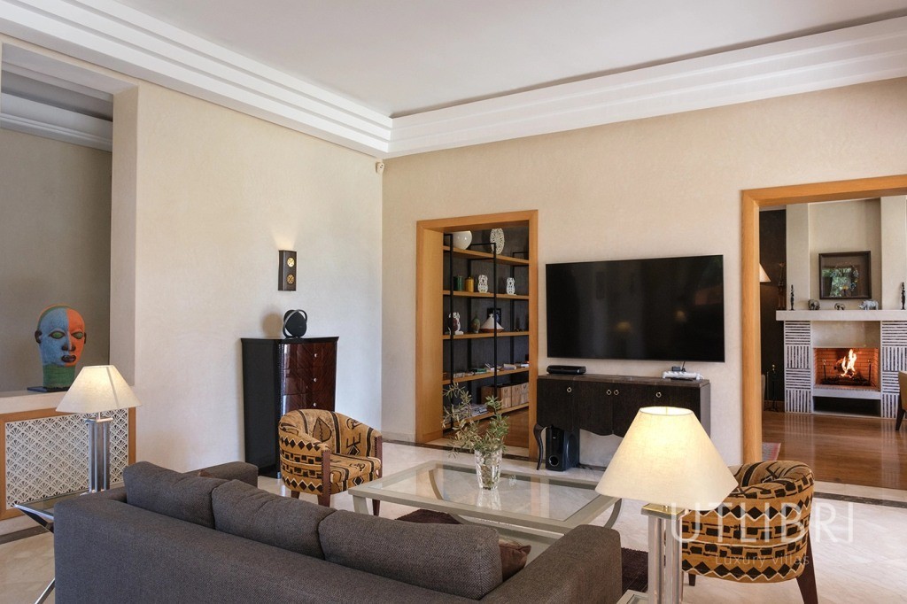 Extraordinary villa, Road to Fes