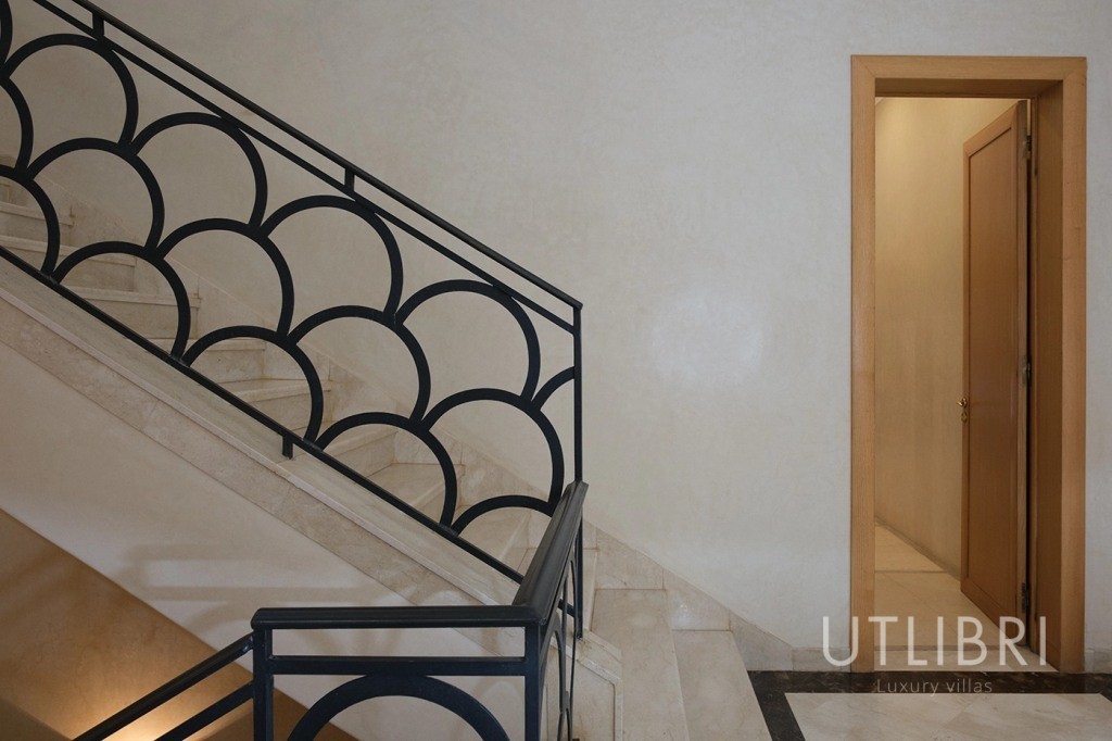 Extraordinary villa, Road to Fes