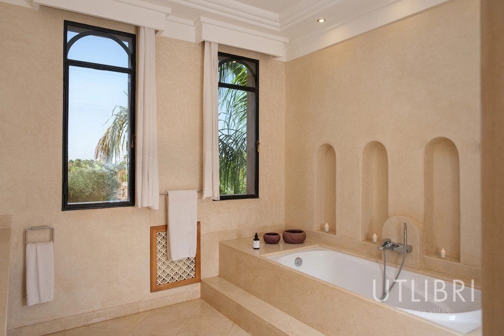 Extraordinary villa, Road to Fes