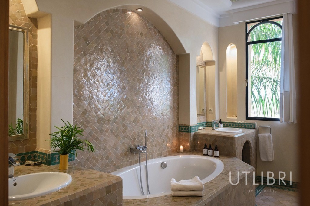 Extraordinary villa, Road to Fes
