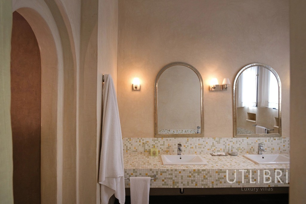 Extraordinary villa, Road to Fes