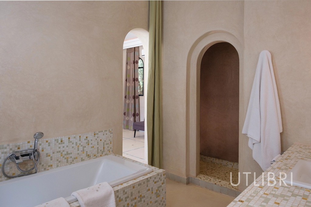 Extraordinary villa, Road to Fes
