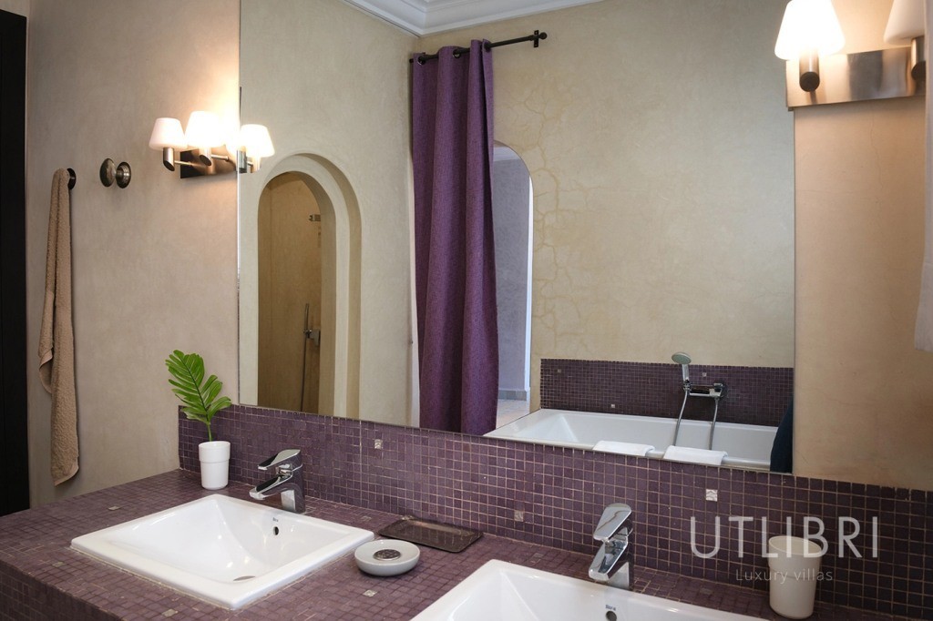 Extraordinary villa, Road to Fes