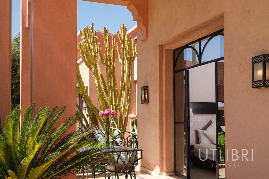 Extraordinary villa, Road to Fes