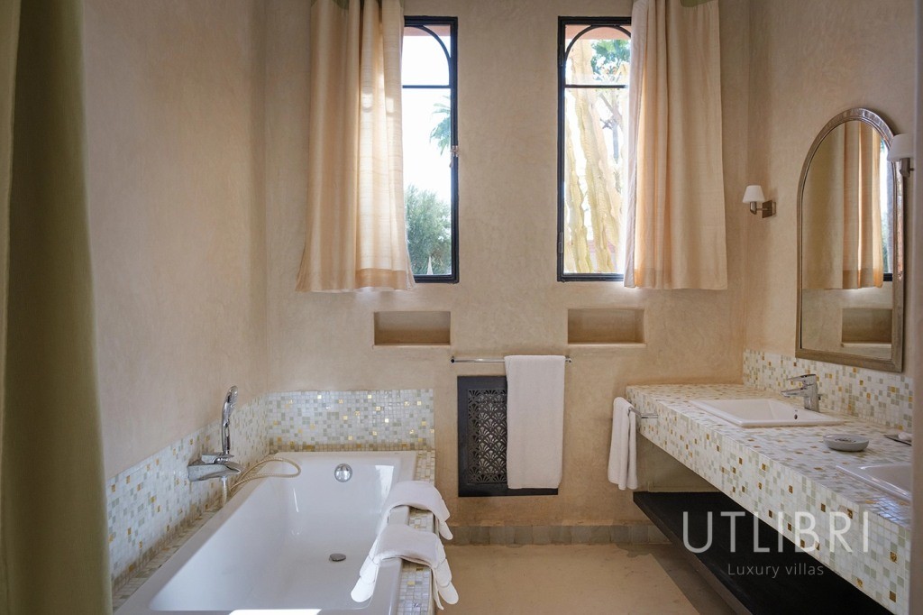 Extraordinary villa, Road to Fes