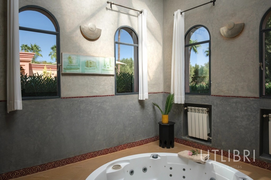 Extraordinary villa, Road to Fes
