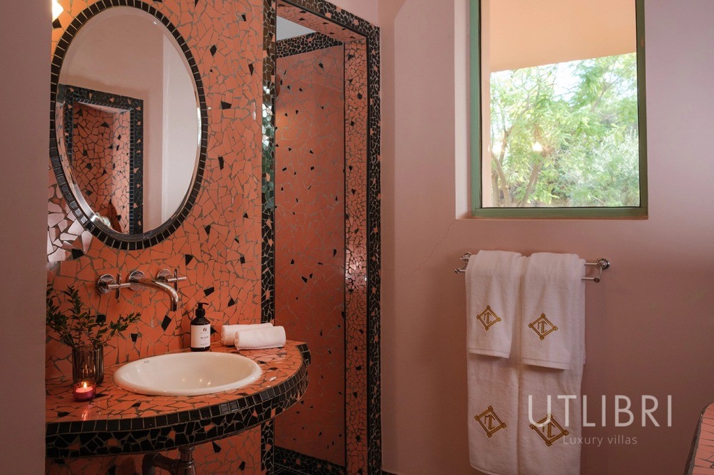 Extraordinary villa, Amelkis Golf