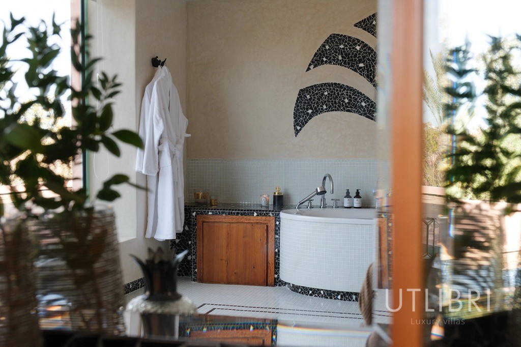 Extraordinary villa, Amelkis Golf