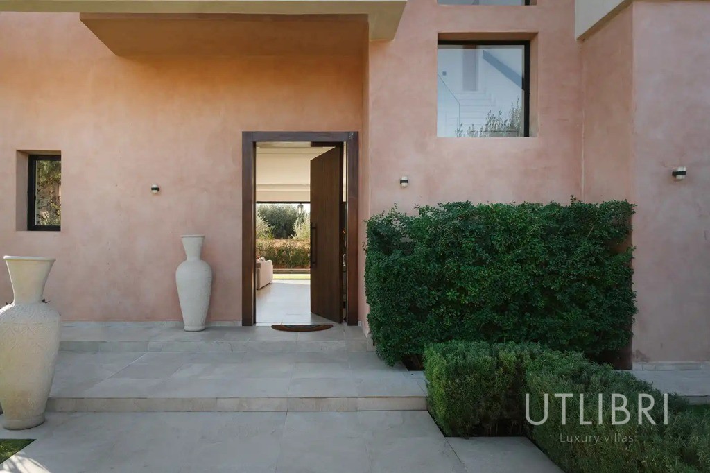 Extraordinary villa, Amelkis Golf
