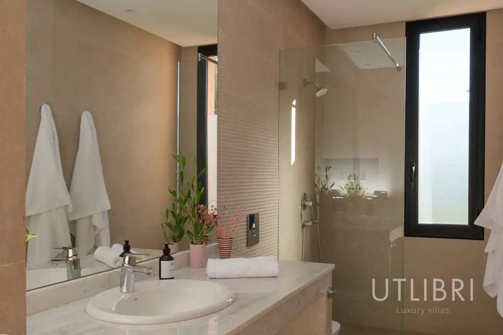 Extraordinary villa, Amelkis Golf