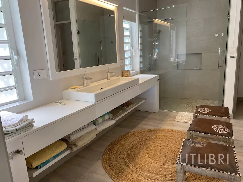 Villa d'exception, Roches noires
