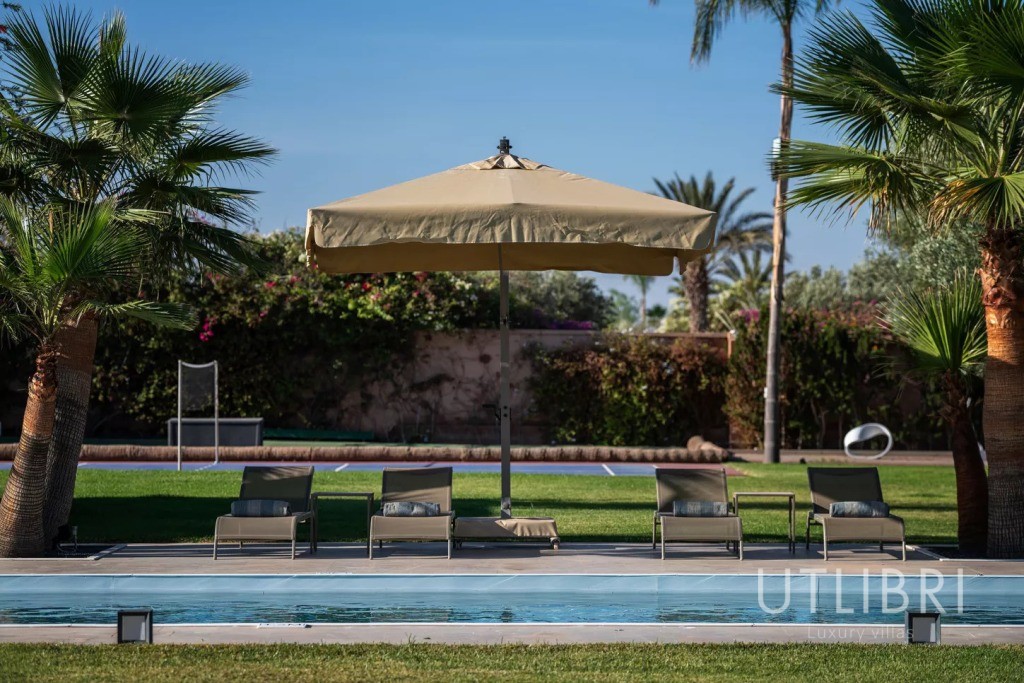 Extraordinary villa, Royal Palm and around