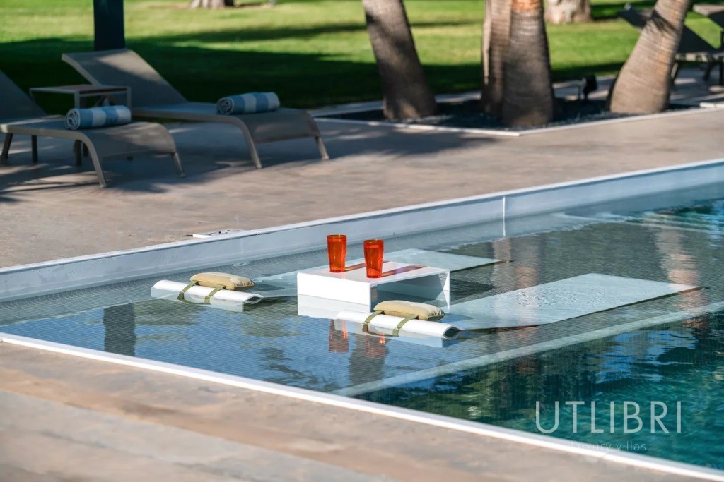Extraordinary villa, Royal Palm and around