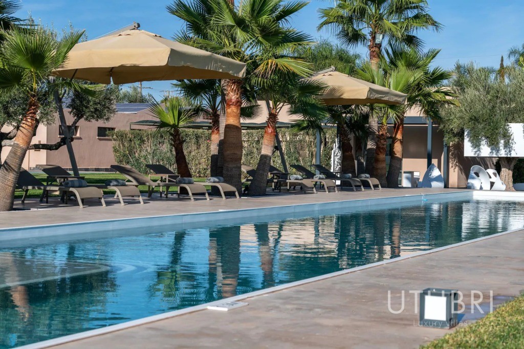 Extraordinary villa, Royal Palm and around