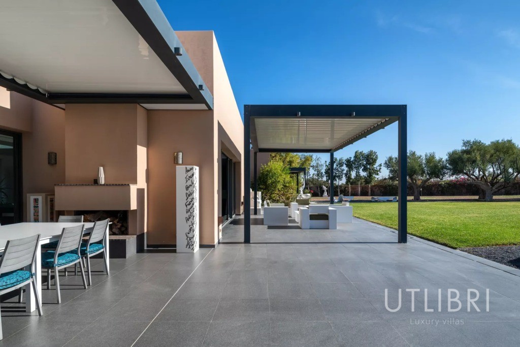 Extraordinary villa, Royal Palm and around