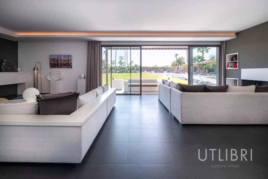 Extraordinary villa, Royal Palm and around