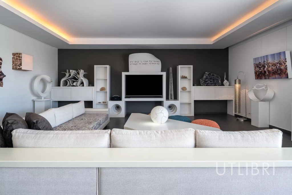 Extraordinary villa, Royal Palm and around