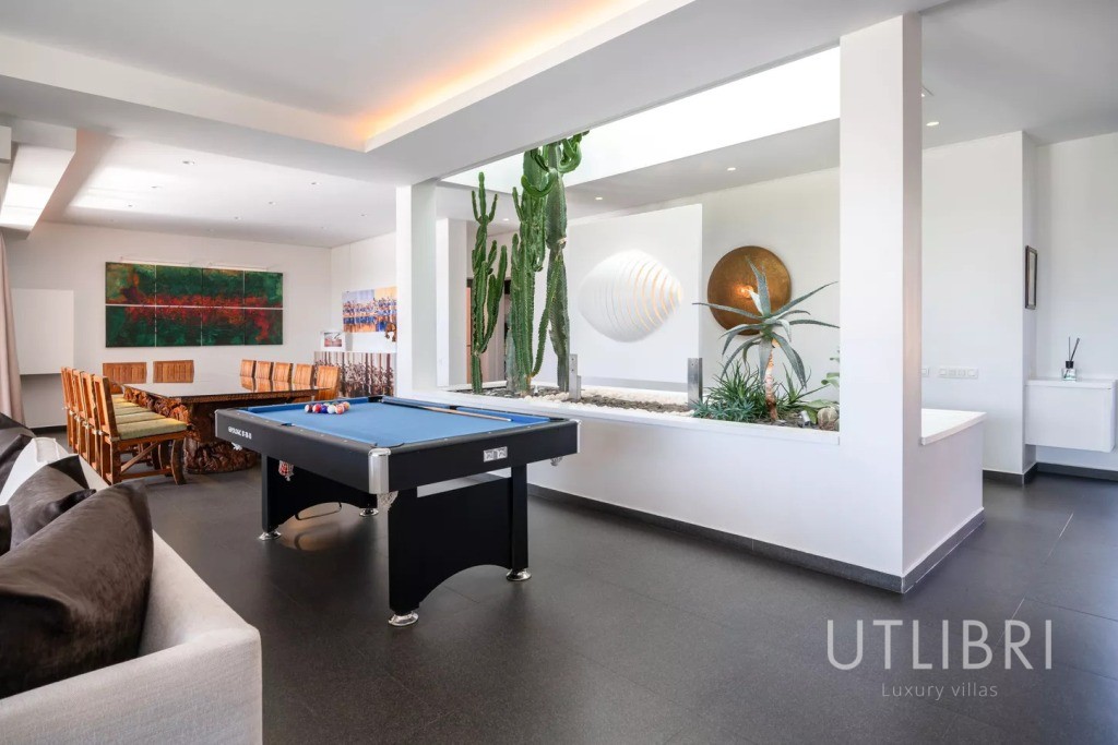 Extraordinary villa, Royal Palm and around
