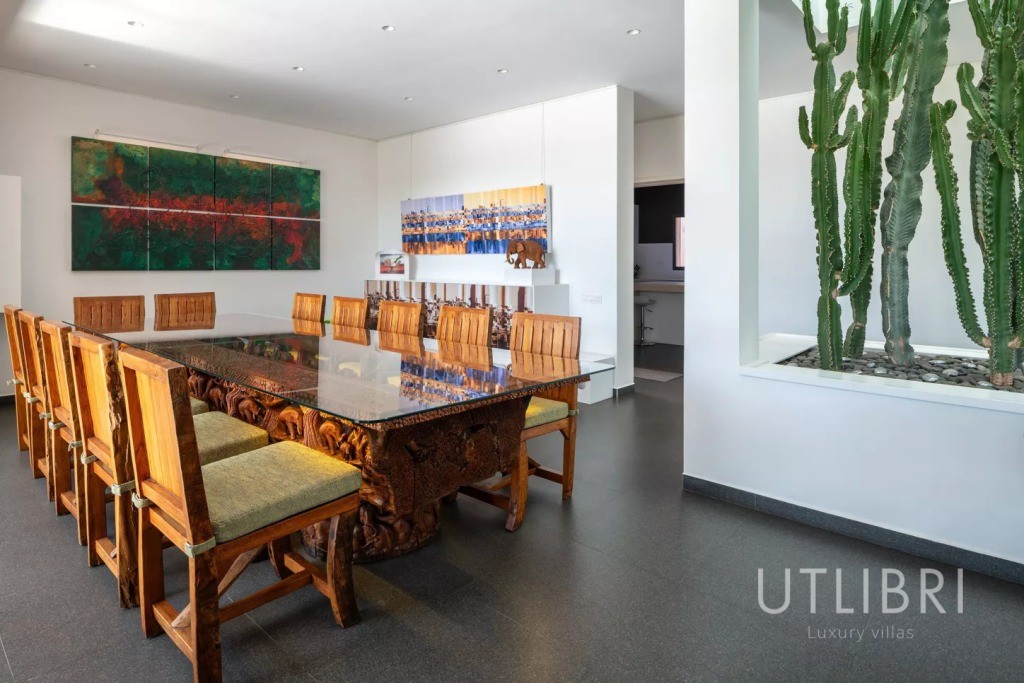 Extraordinary villa, Royal Palm and around