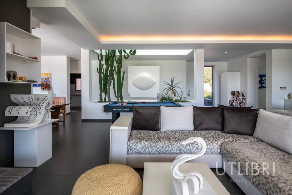 Extraordinary villa, Royal Palm and around