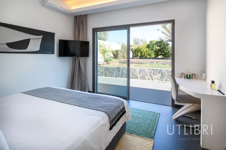 Extraordinary villa, Royal Palm and around
