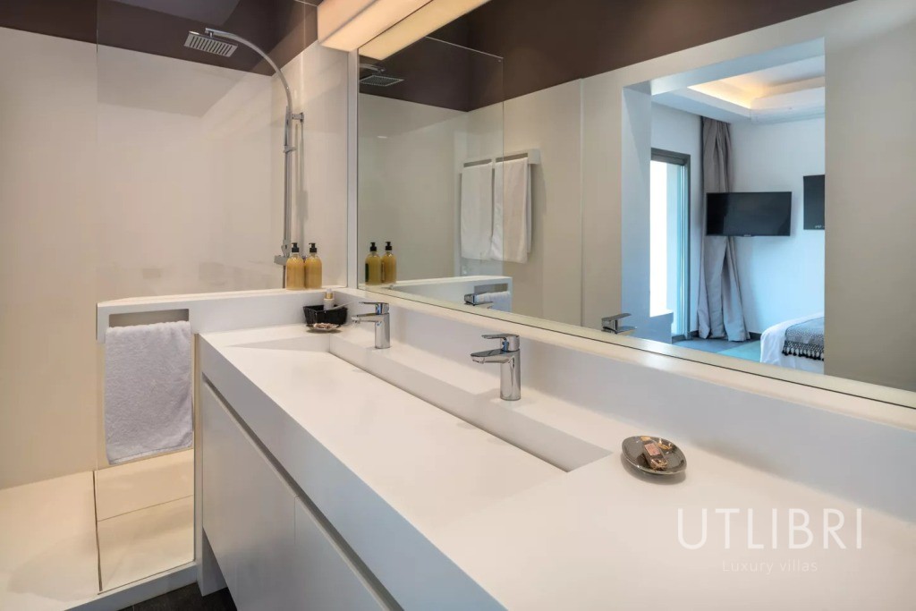Extraordinary villa, Royal Palm and around