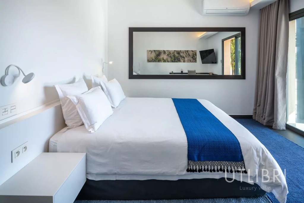 Extraordinary villa, Royal Palm and around