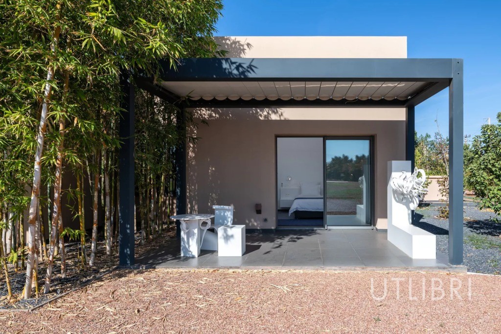 Extraordinary villa, Royal Palm and around