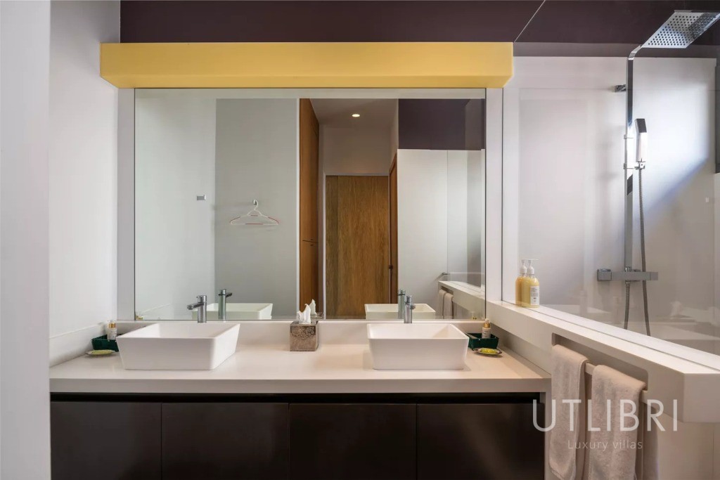Extraordinary villa, Royal Palm and around