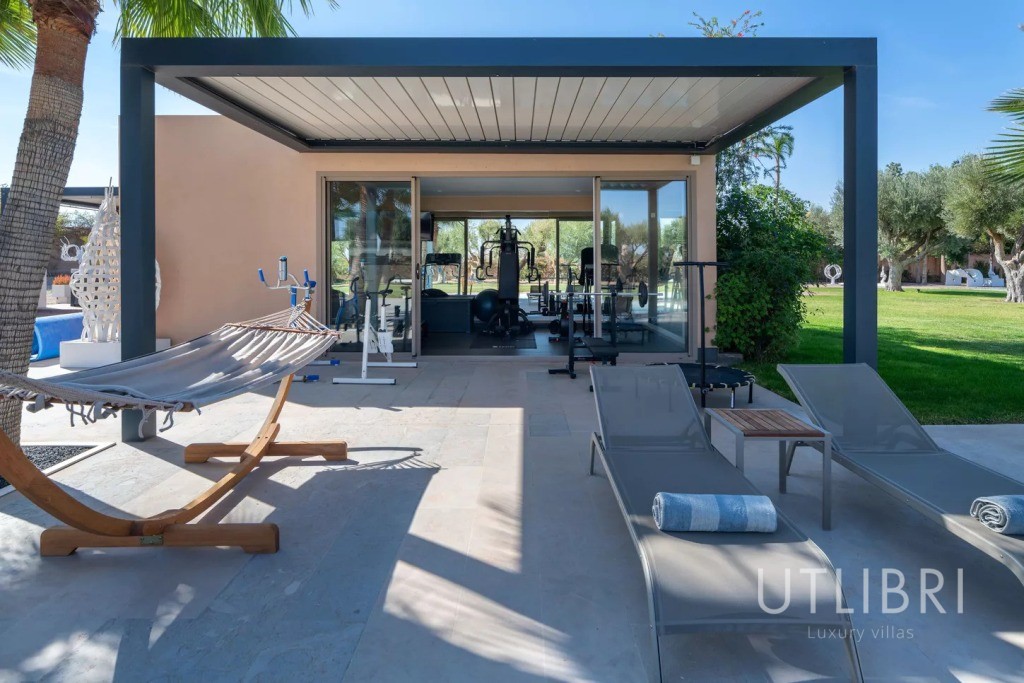 Extraordinary villa, Royal Palm and around