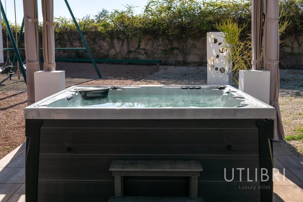 Extraordinary villa, Royal Palm and around