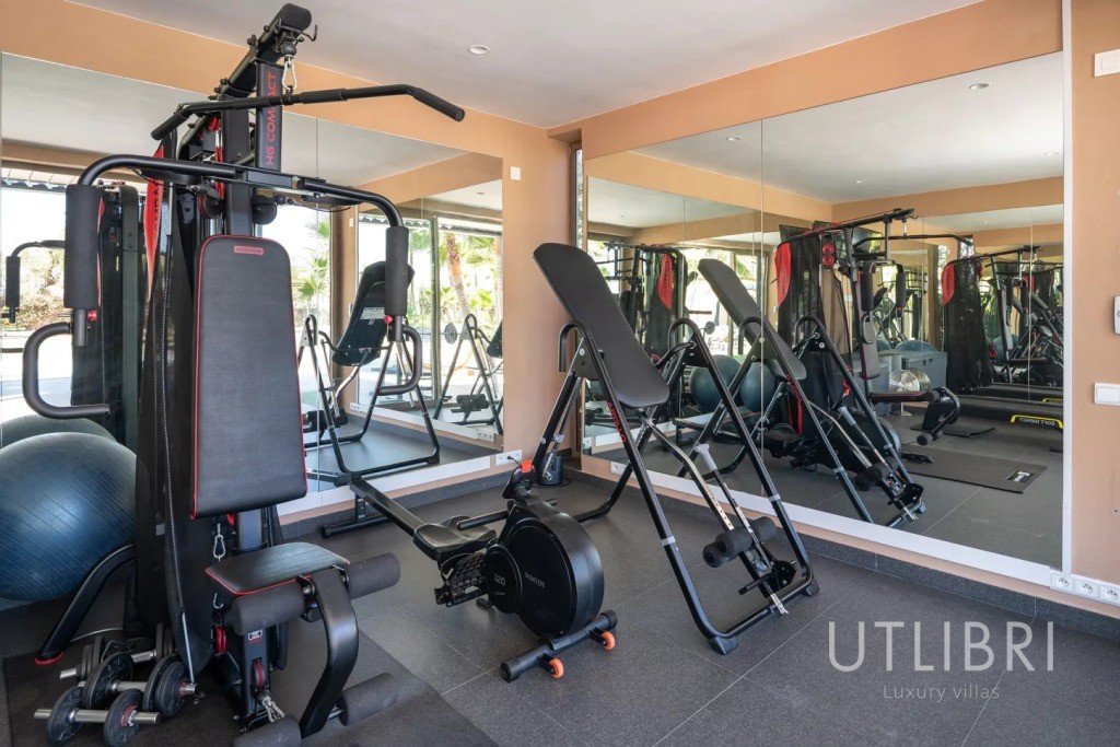 Extraordinary villa, Royal Palm and around
