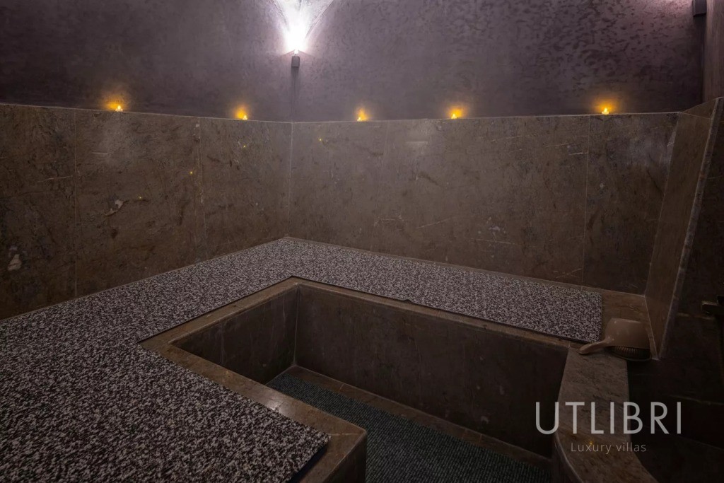 Extraordinary villa, Royal Palm and around