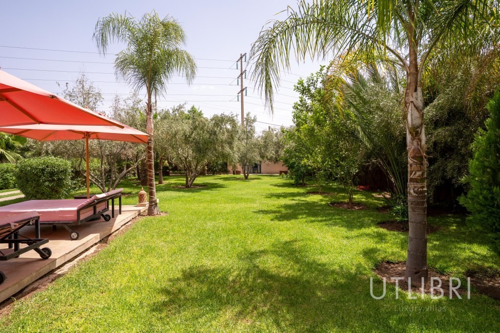 Extraordinary villa, Royal Palm and around