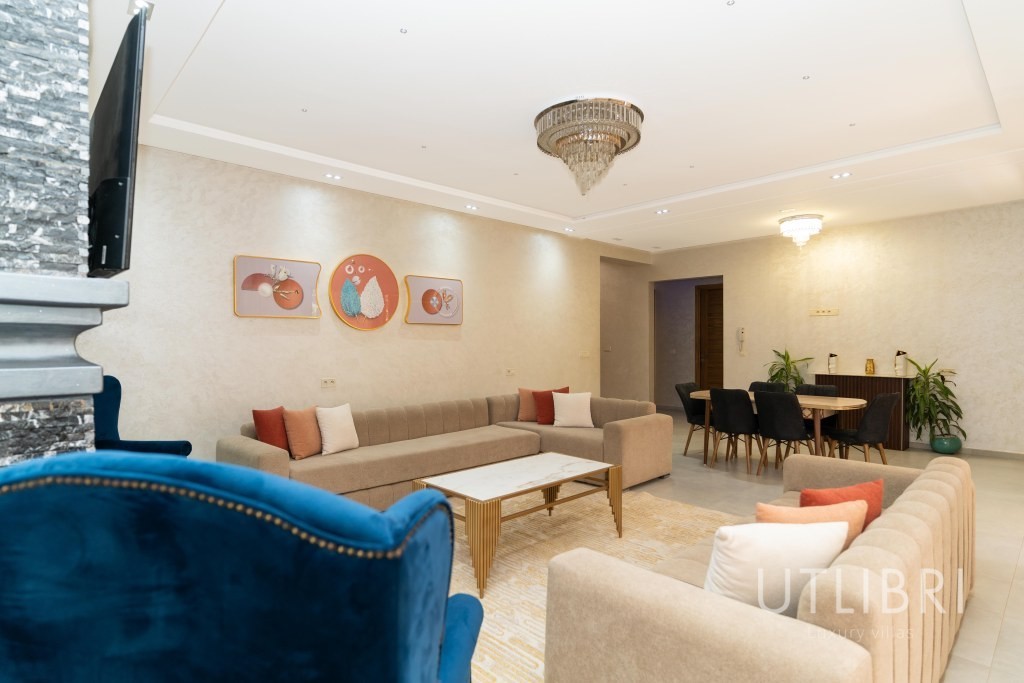 Extraordinary villa, Royal Palm and around
