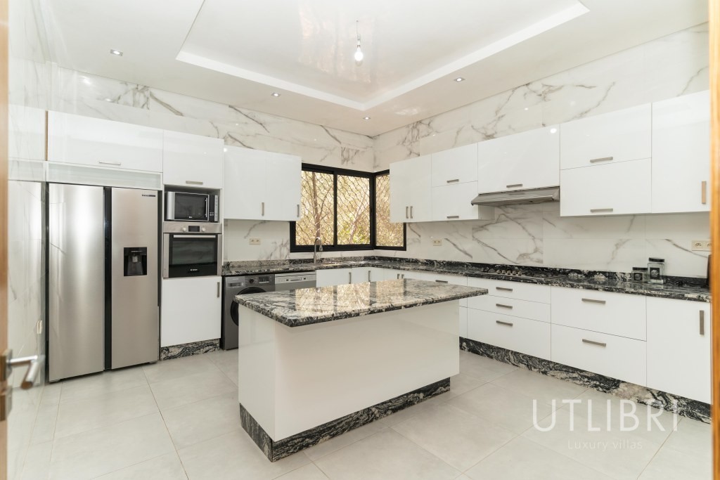 Extraordinary villa, Royal Palm and around