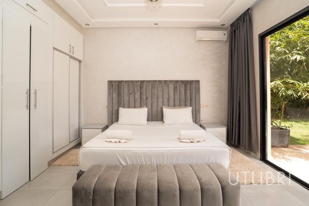 Extraordinary villa, Royal Palm and around
