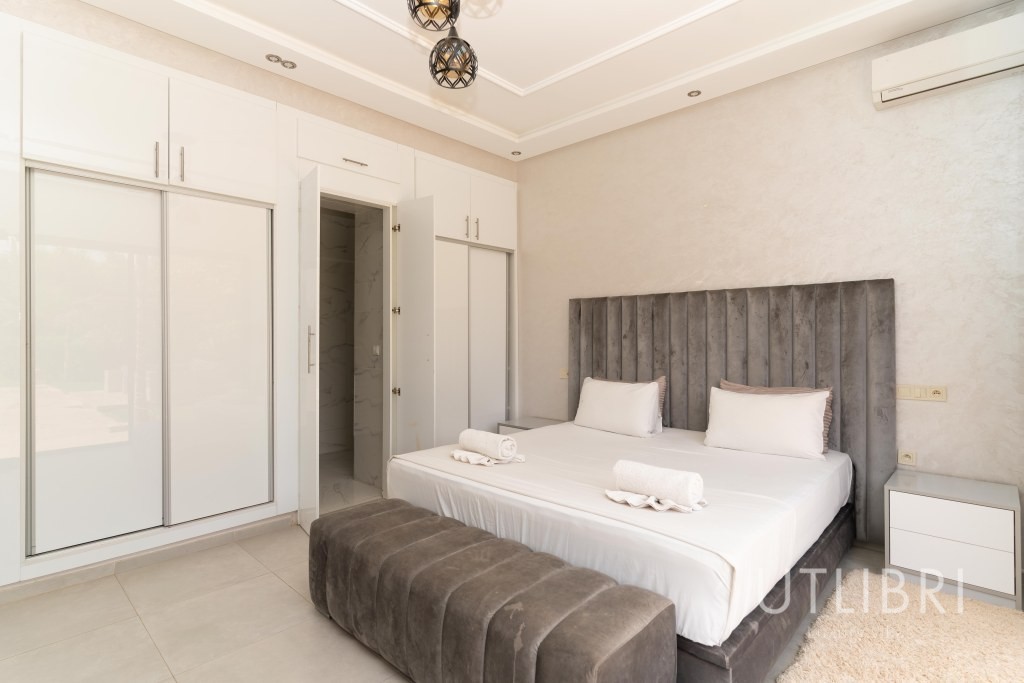 Extraordinary villa, Royal Palm and around
