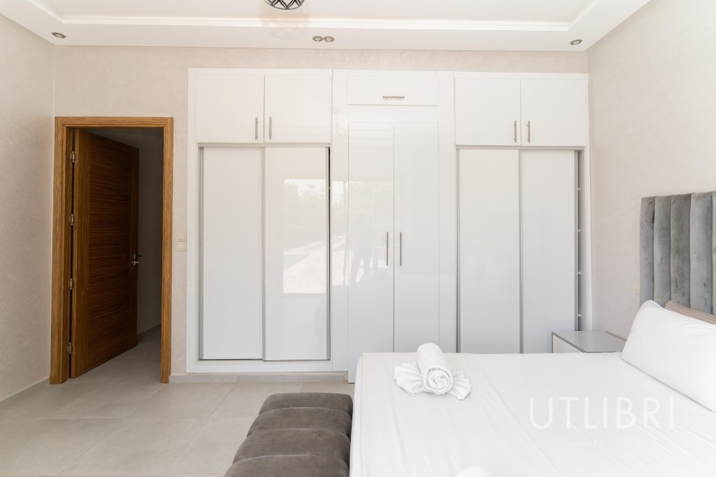 Extraordinary villa, Royal Palm and around