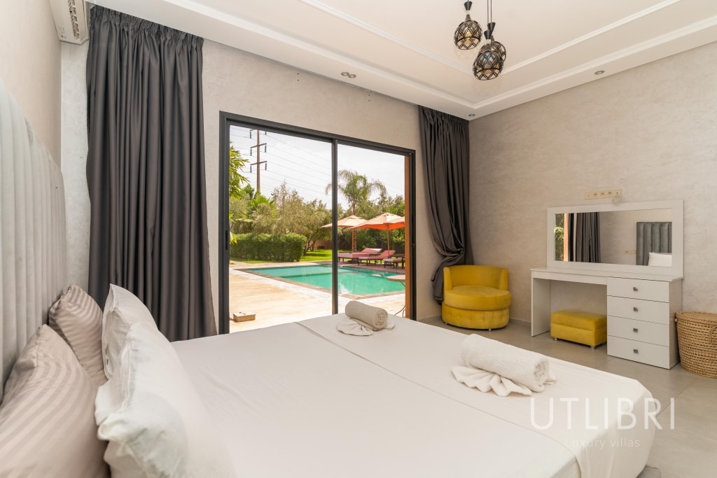 Extraordinary villa, Royal Palm and around