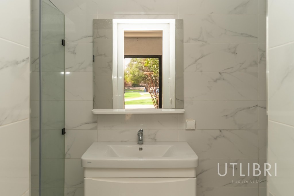 Extraordinary villa, Royal Palm and around