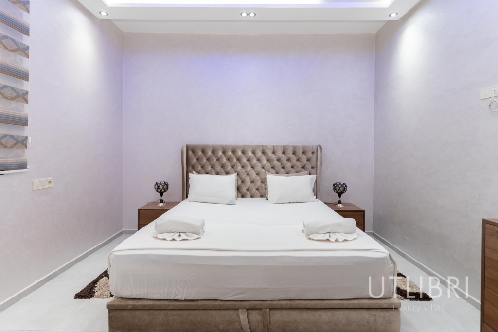 Extraordinary villa, Royal Palm and around