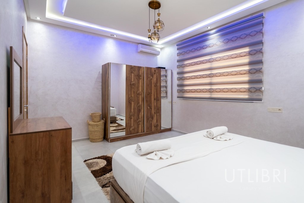 Extraordinary villa, Royal Palm and around