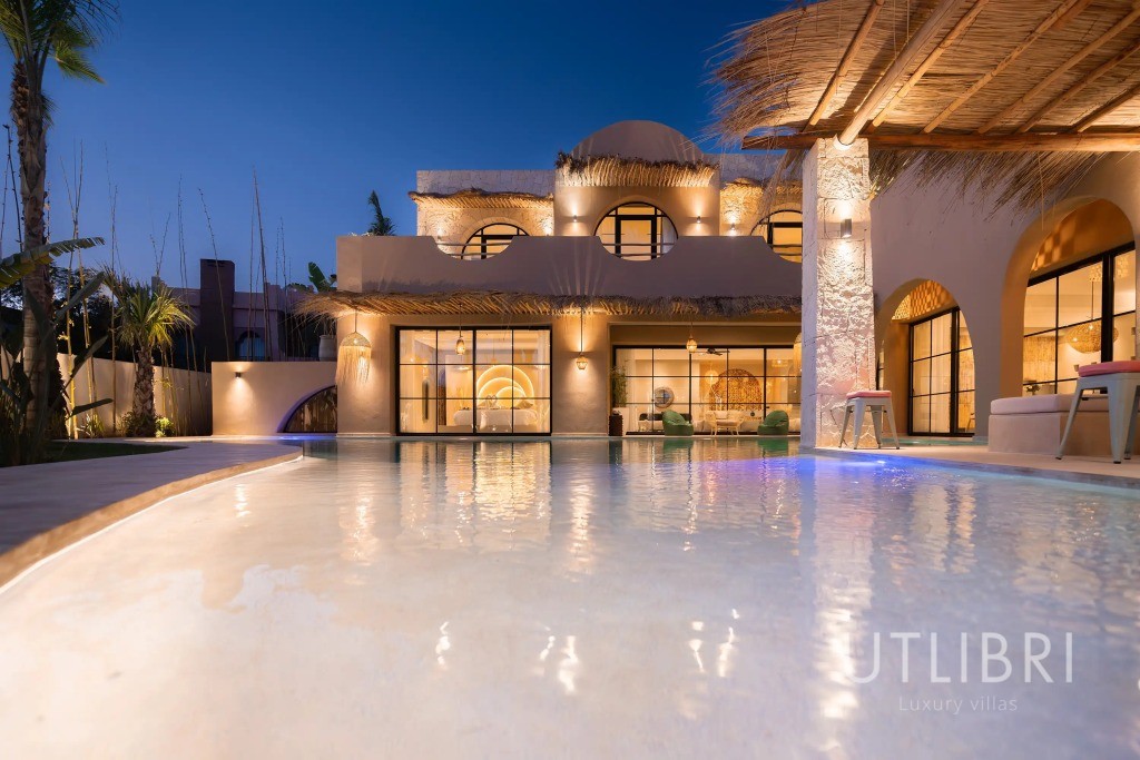Extraordinary villa, Amelkis Golf
