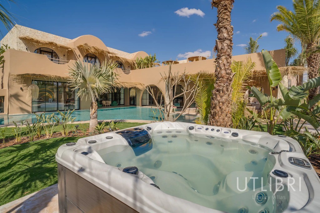 Extraordinary villa, Amelkis Golf