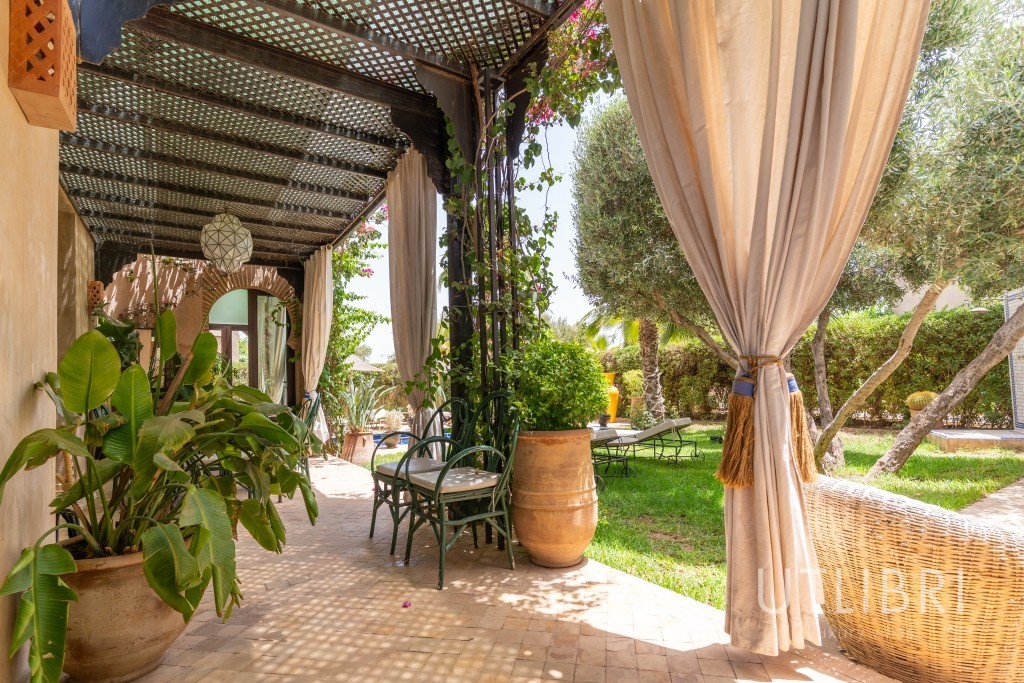 Extraordinary villa, Road to Fes