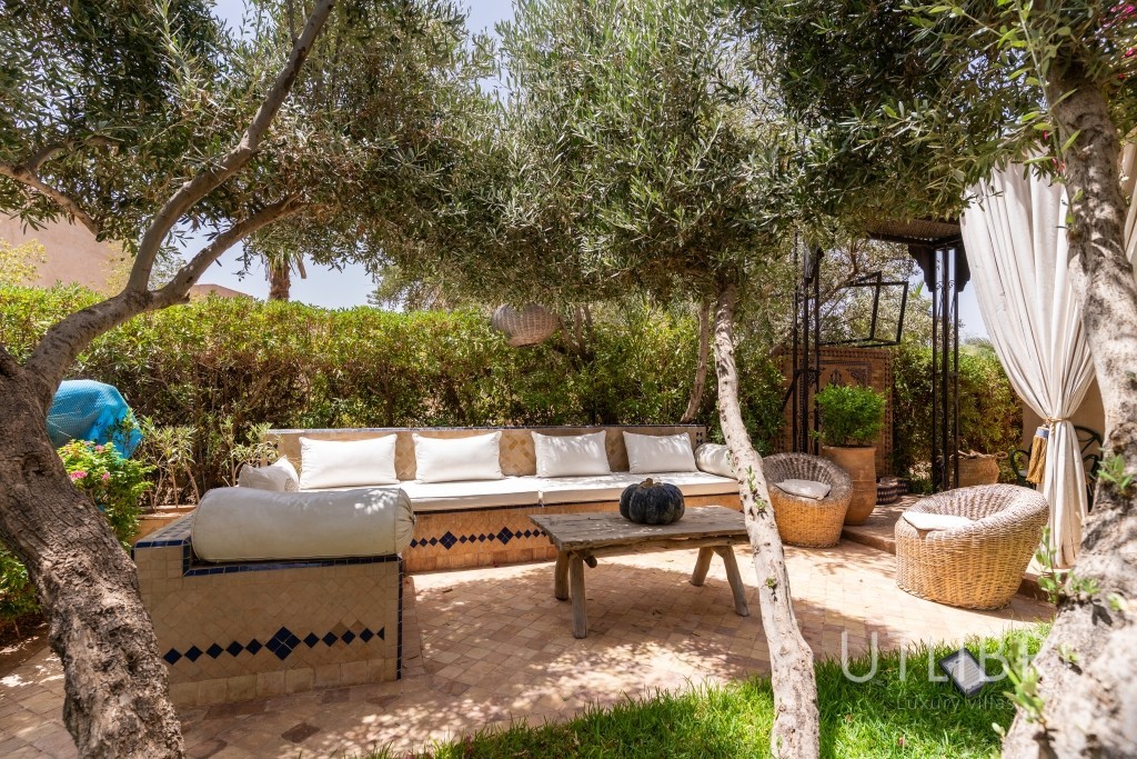 Extraordinary villa, Road to Fes
