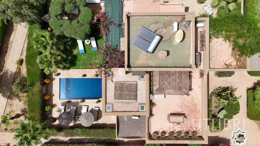 Extraordinary villa, Road to Fes